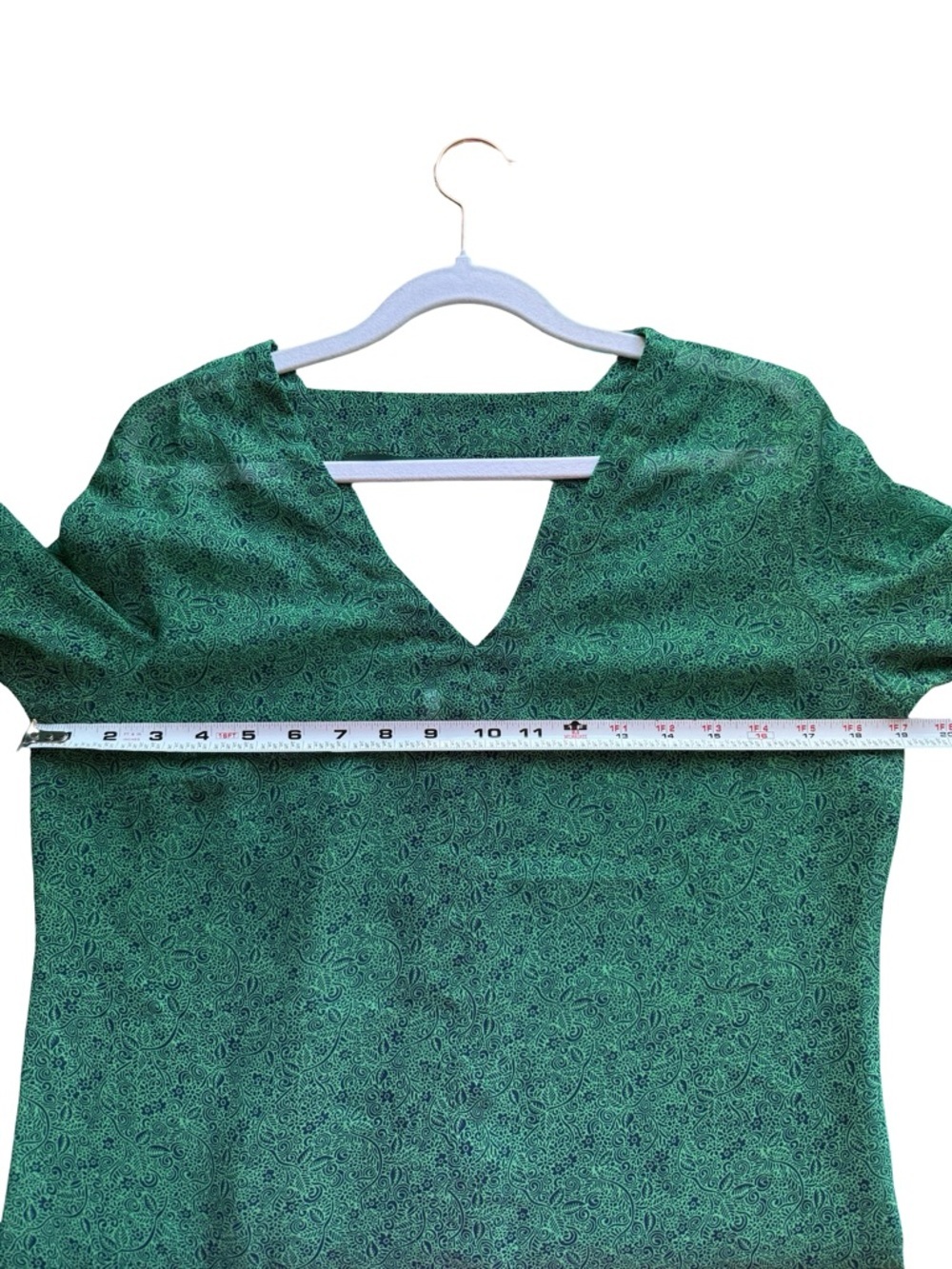 CAbi Green Paisley V-Neck Sheer Blouse Size S Lightweight Flowy Casual - Picture 7 of 14